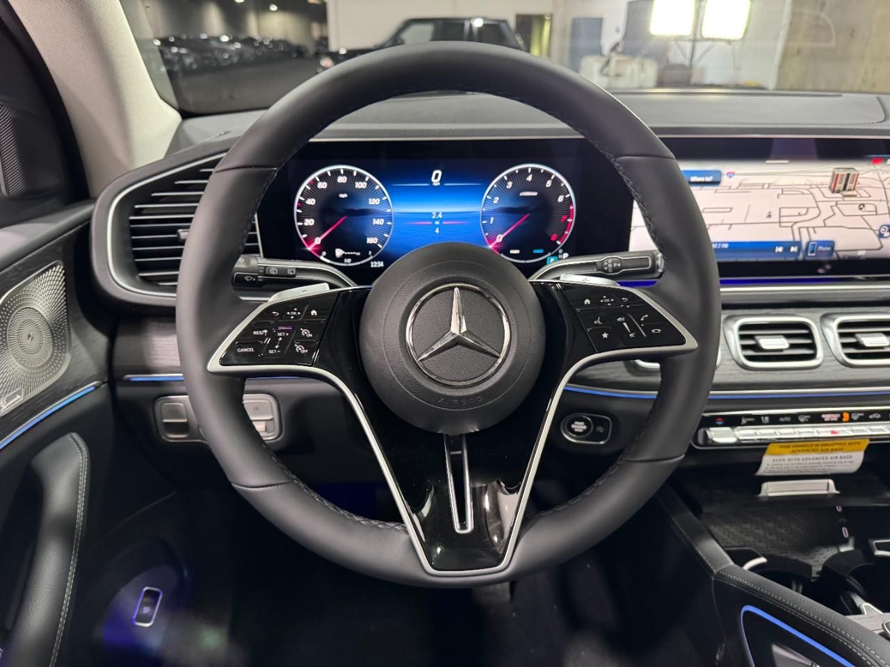 Mercedes-Benz GLE Vehicle Full-screen Gallery Image 13