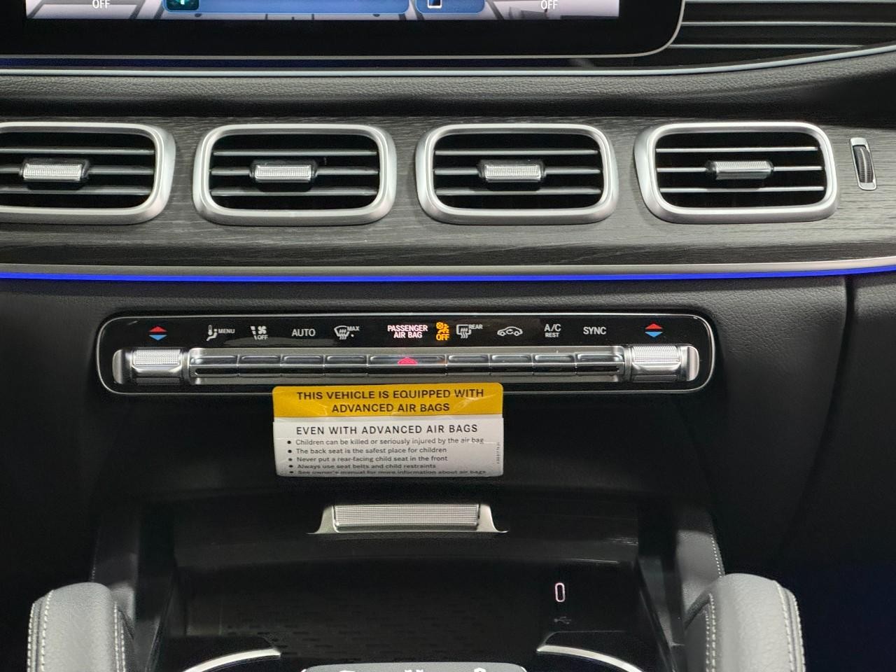 Mercedes-Benz GLE Vehicle Full-screen Gallery Image 15