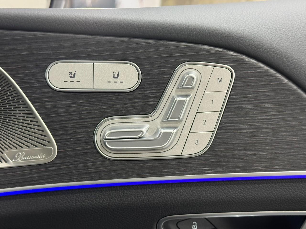 Mercedes-Benz GLE Vehicle Full-screen Gallery Image 21