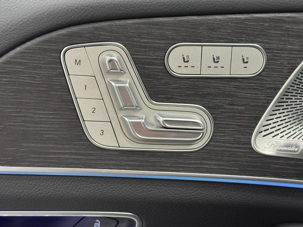 Mercedes-Benz GLE Vehicle Full-screen Gallery Image 25