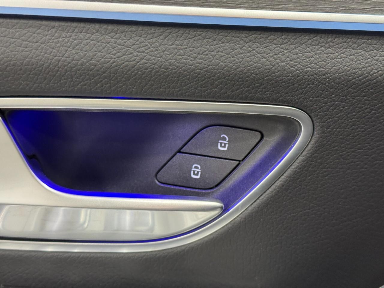 Mercedes-Benz GLE Vehicle Full-screen Gallery Image 26