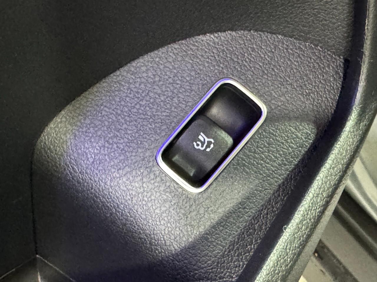 Mercedes-Benz GLE Vehicle Full-screen Gallery Image 28