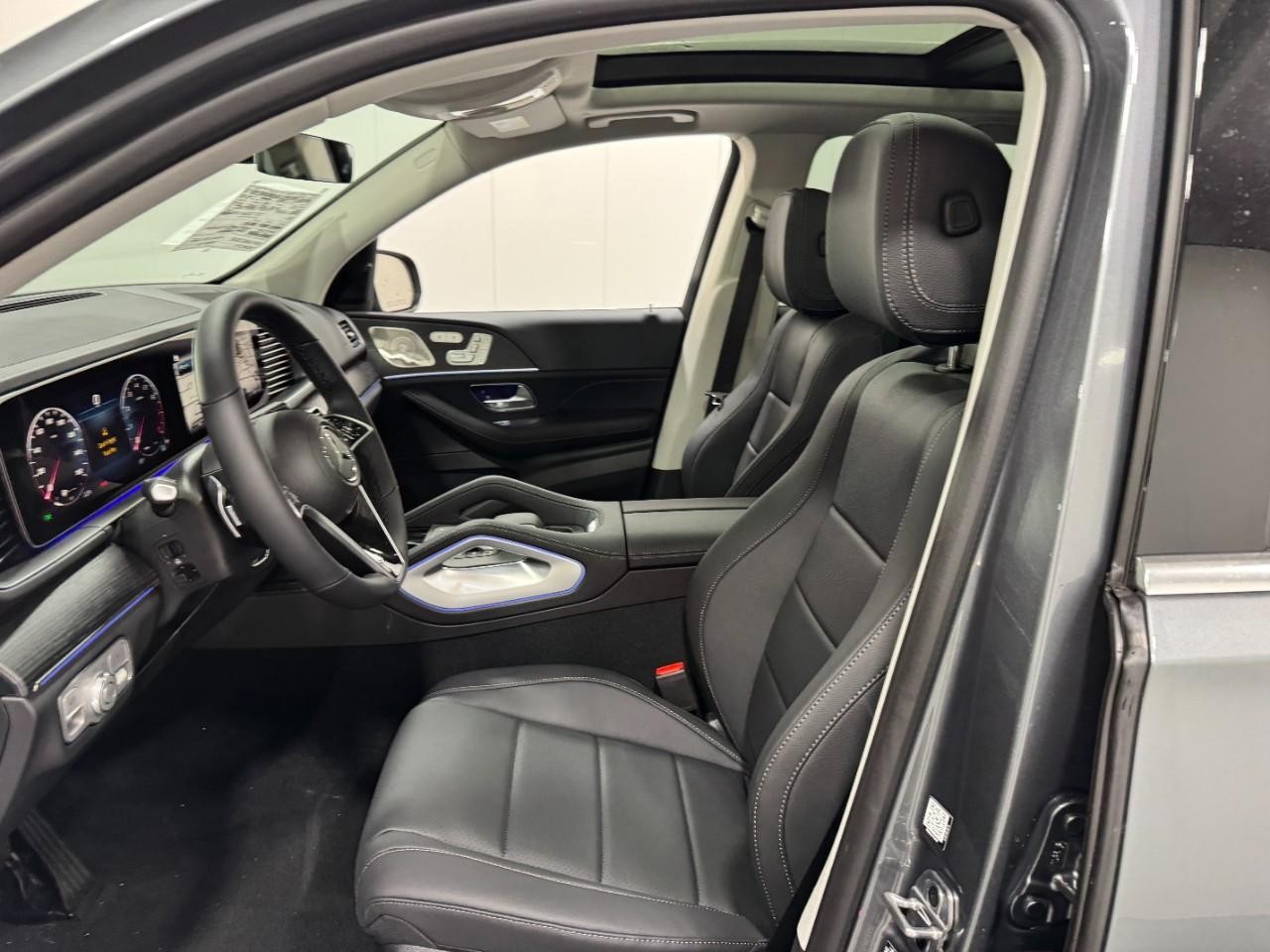 Mercedes-Benz GLE Vehicle Full-screen Gallery Image 29