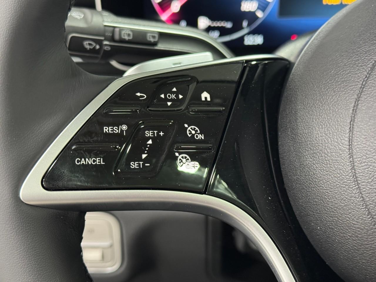 Mercedes-Benz GLE Vehicle Full-screen Gallery Image 33