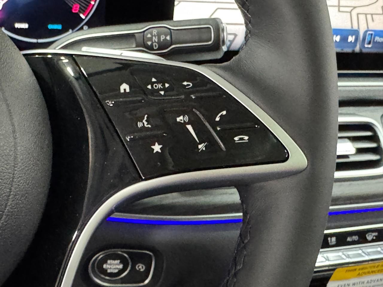 Mercedes-Benz GLE Vehicle Full-screen Gallery Image 34