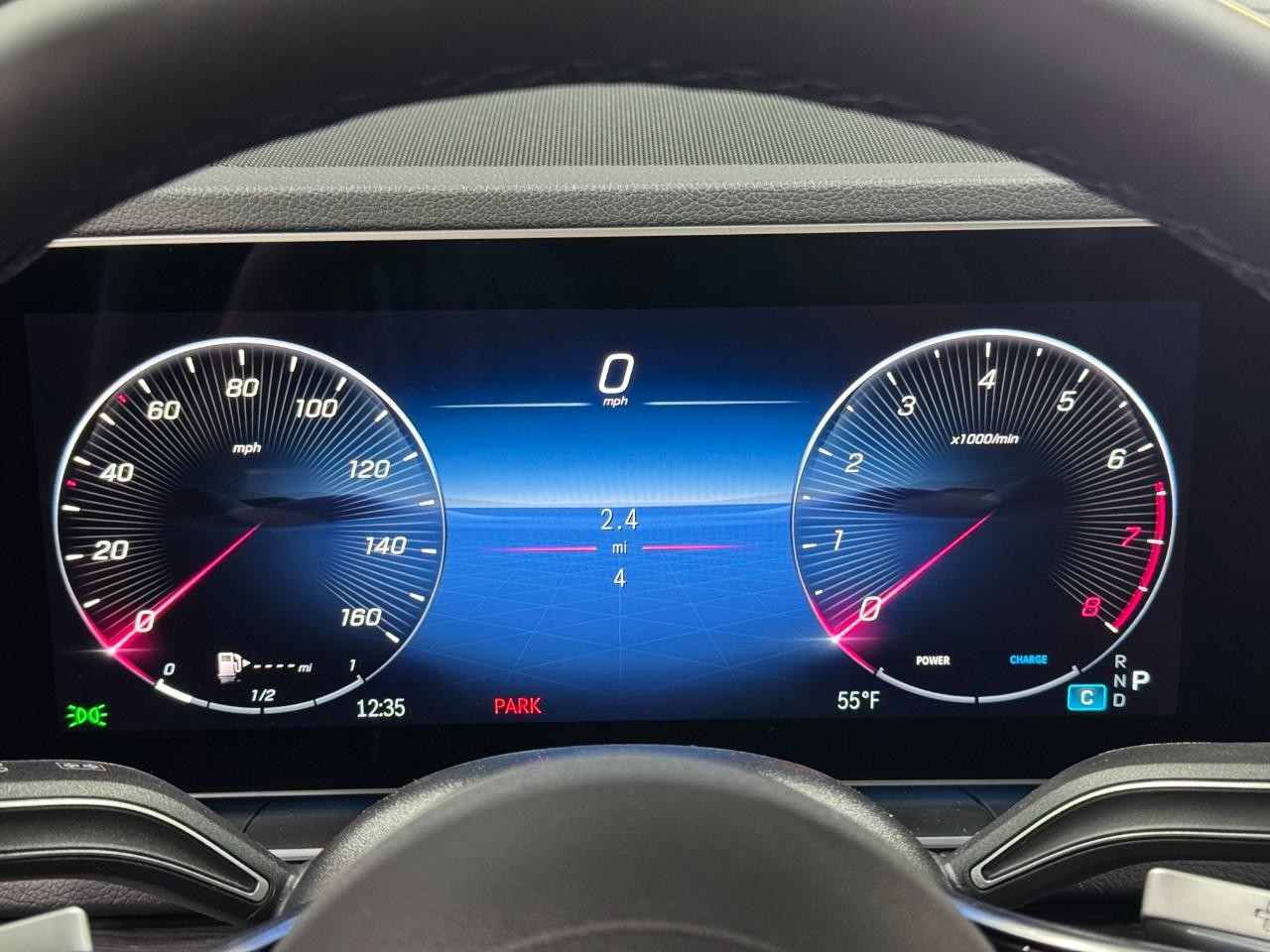 Mercedes-Benz GLE Vehicle Full-screen Gallery Image 35