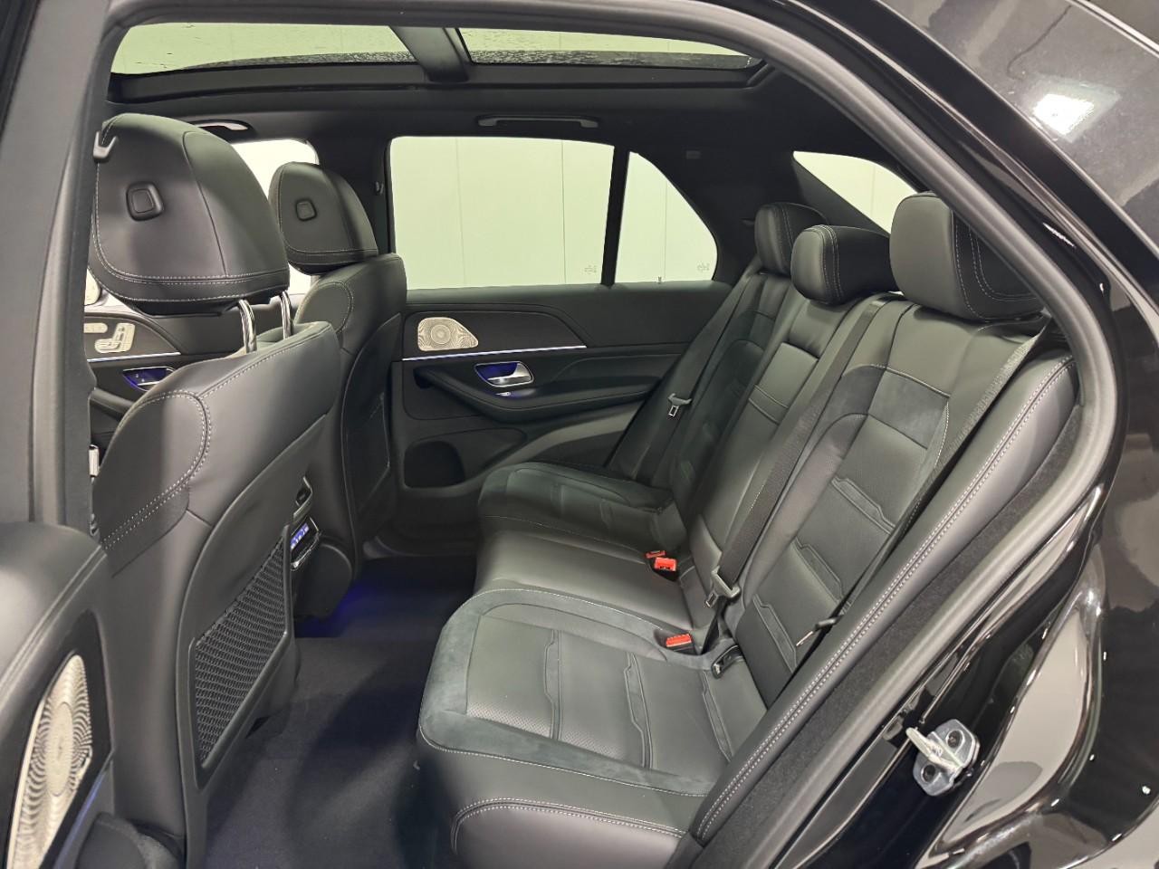 Mercedes-Benz GLE Vehicle Full-screen Gallery Image 8