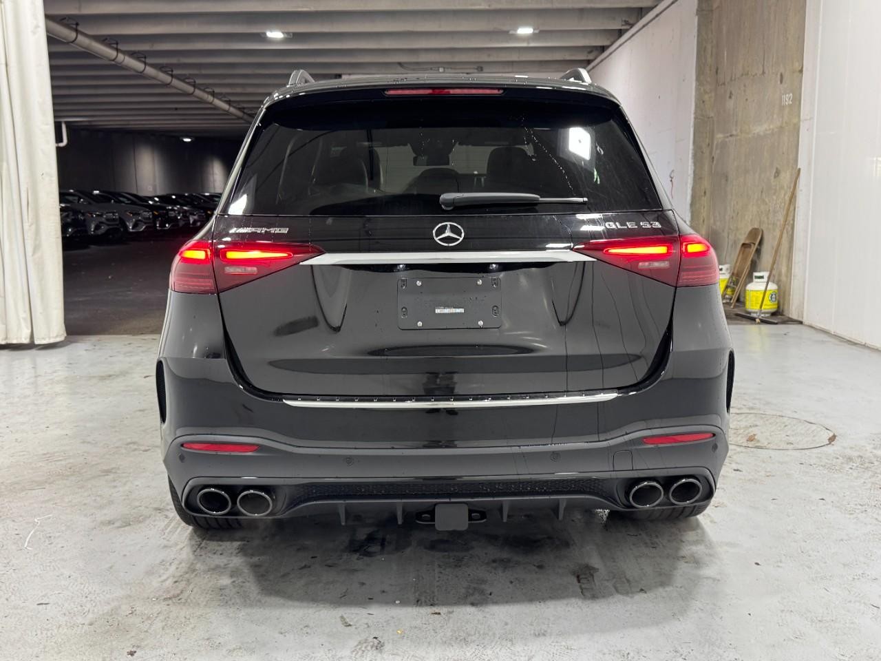 Mercedes-Benz GLE Vehicle Full-screen Gallery Image 9