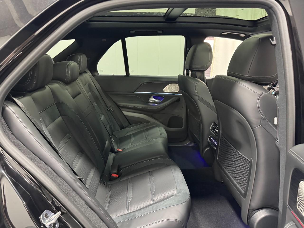 Mercedes-Benz GLE Vehicle Full-screen Gallery Image 10