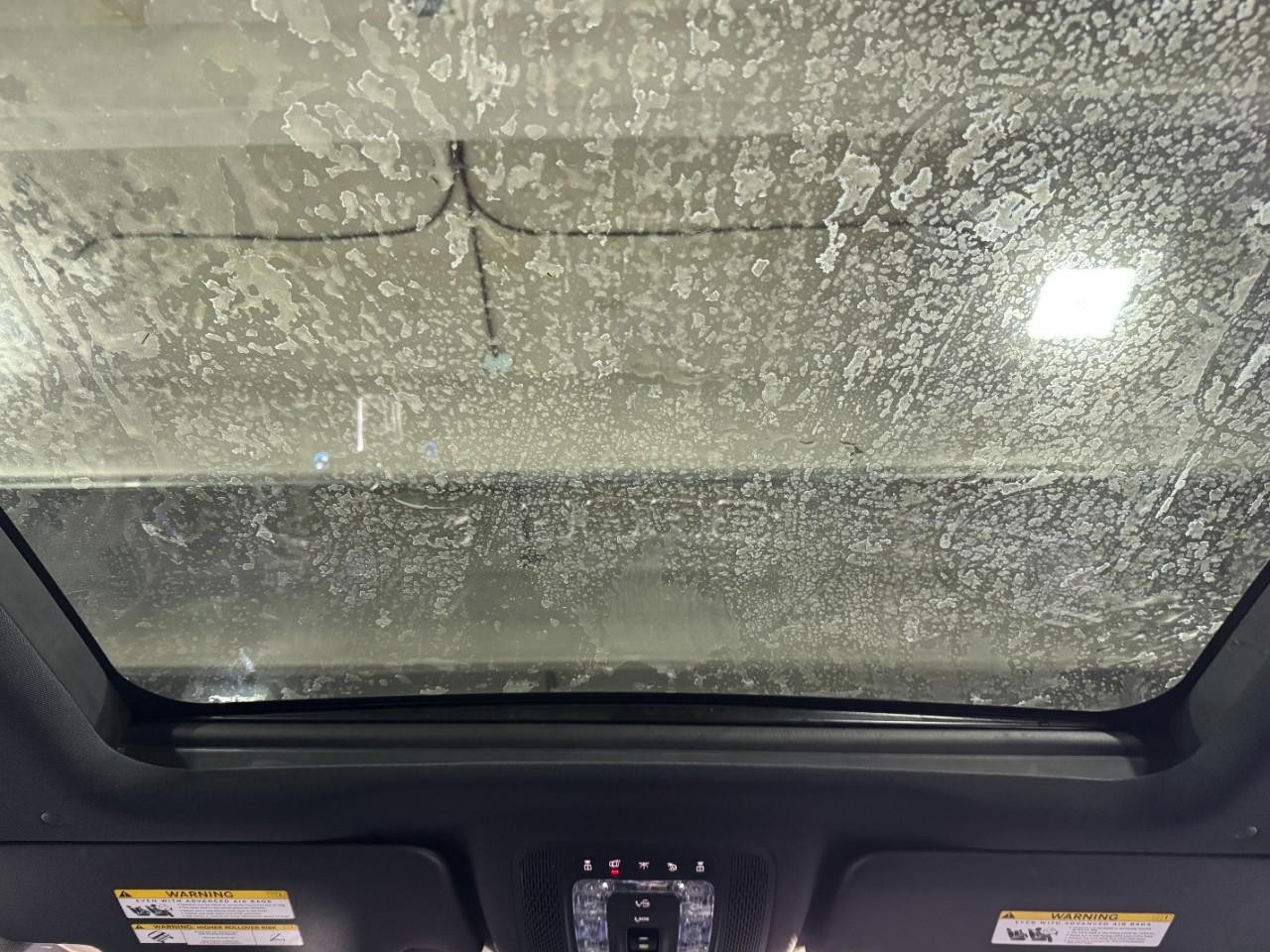 Mercedes-Benz GLE Vehicle Full-screen Gallery Image 12