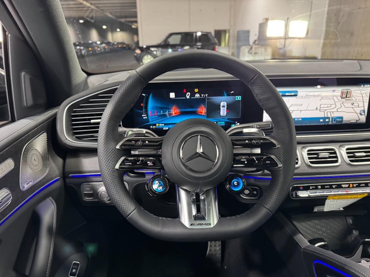 Mercedes-Benz GLE Vehicle Full-screen Gallery Image 14