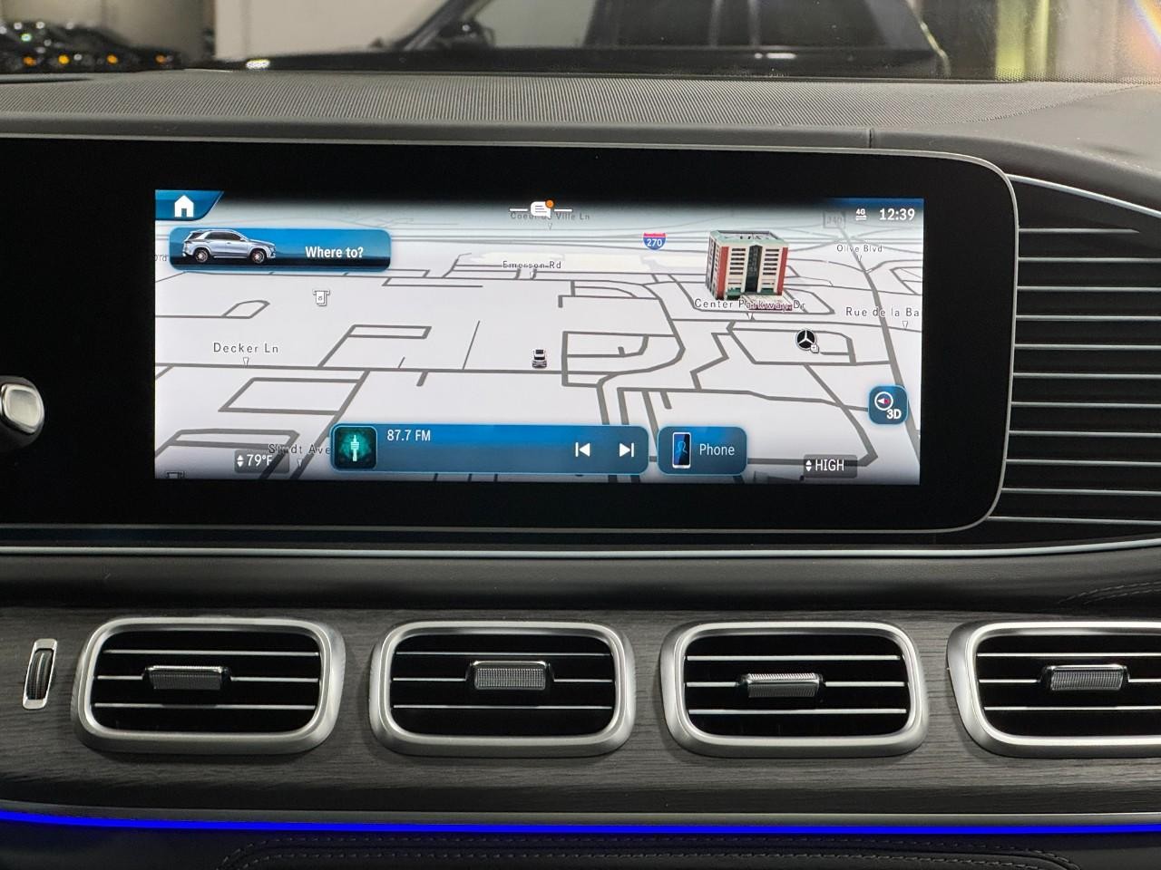 Mercedes-Benz GLE Vehicle Full-screen Gallery Image 15