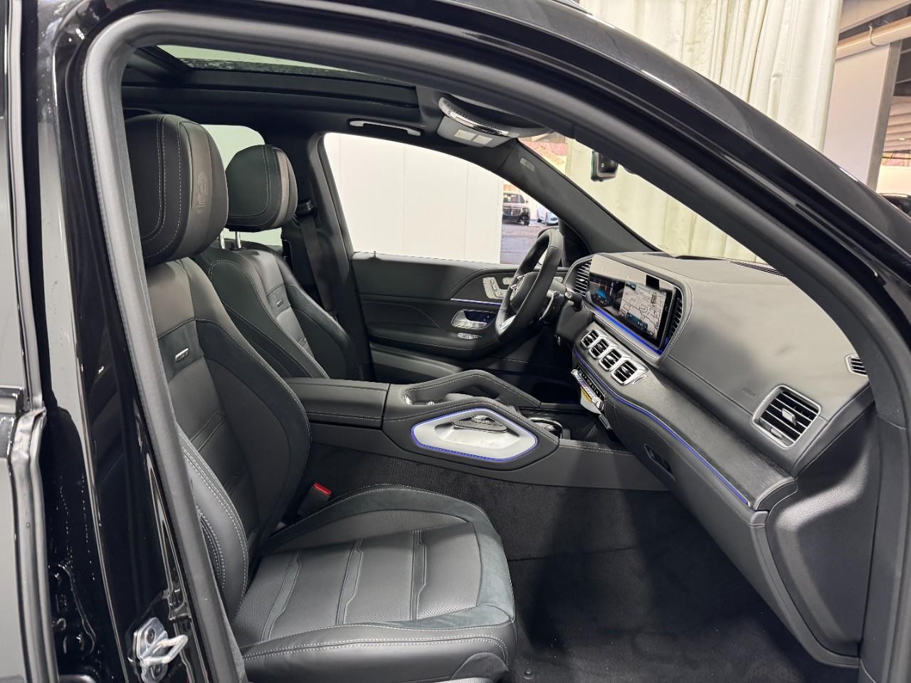 Mercedes-Benz GLE Vehicle Full-screen Gallery Image 19