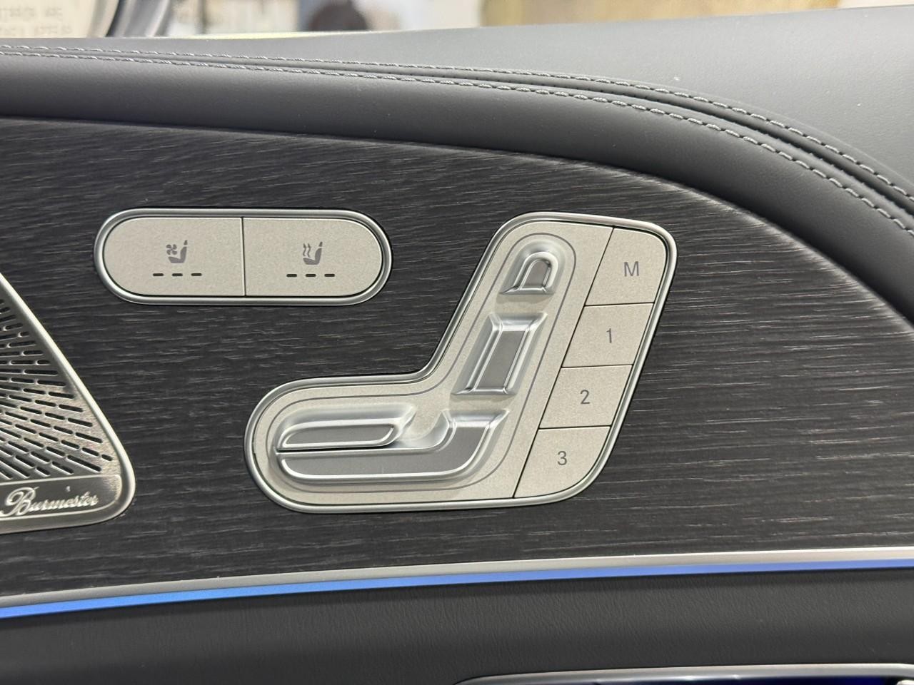 Mercedes-Benz GLE Vehicle Full-screen Gallery Image 21