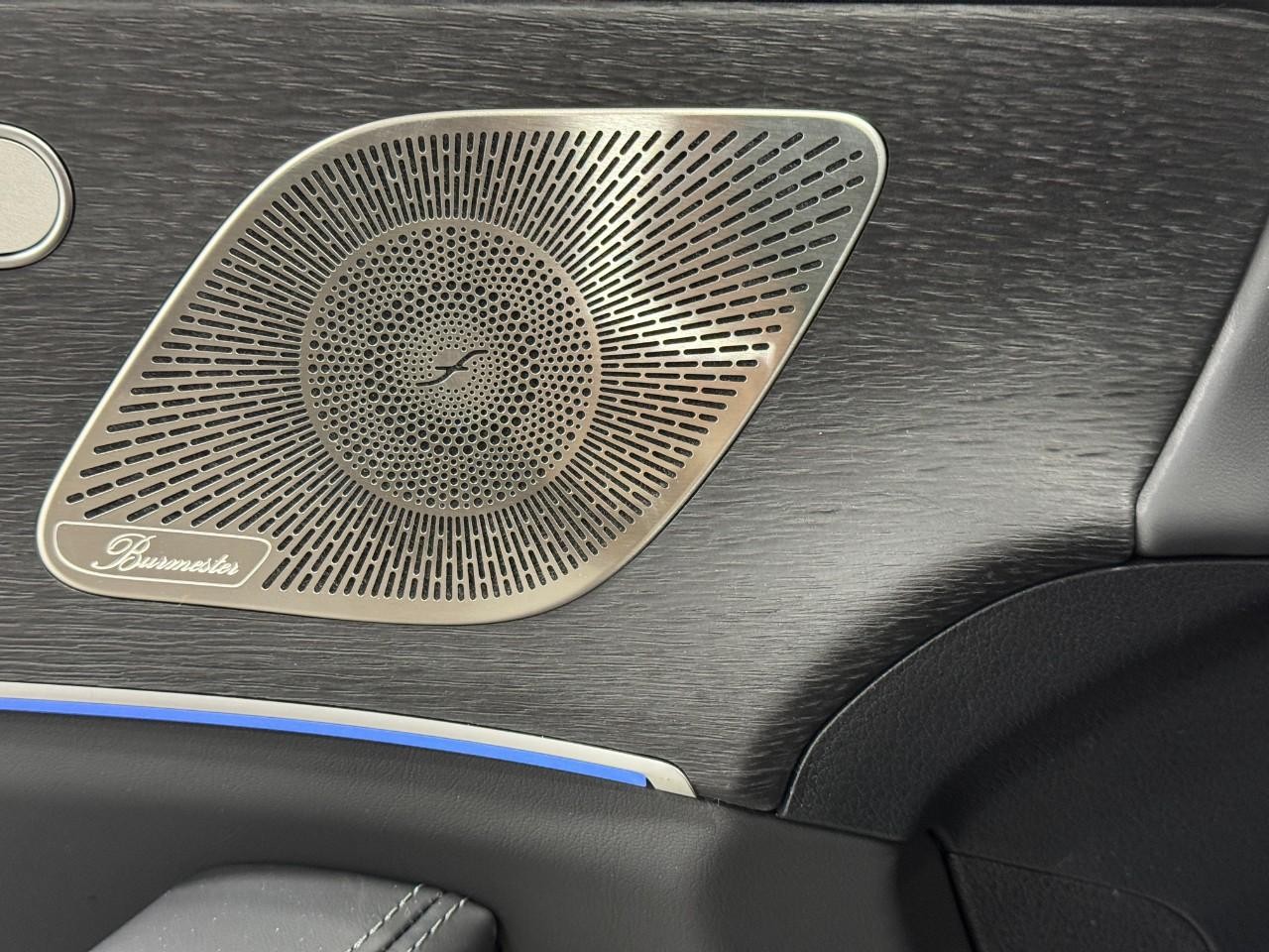 Mercedes-Benz GLE Vehicle Full-screen Gallery Image 24