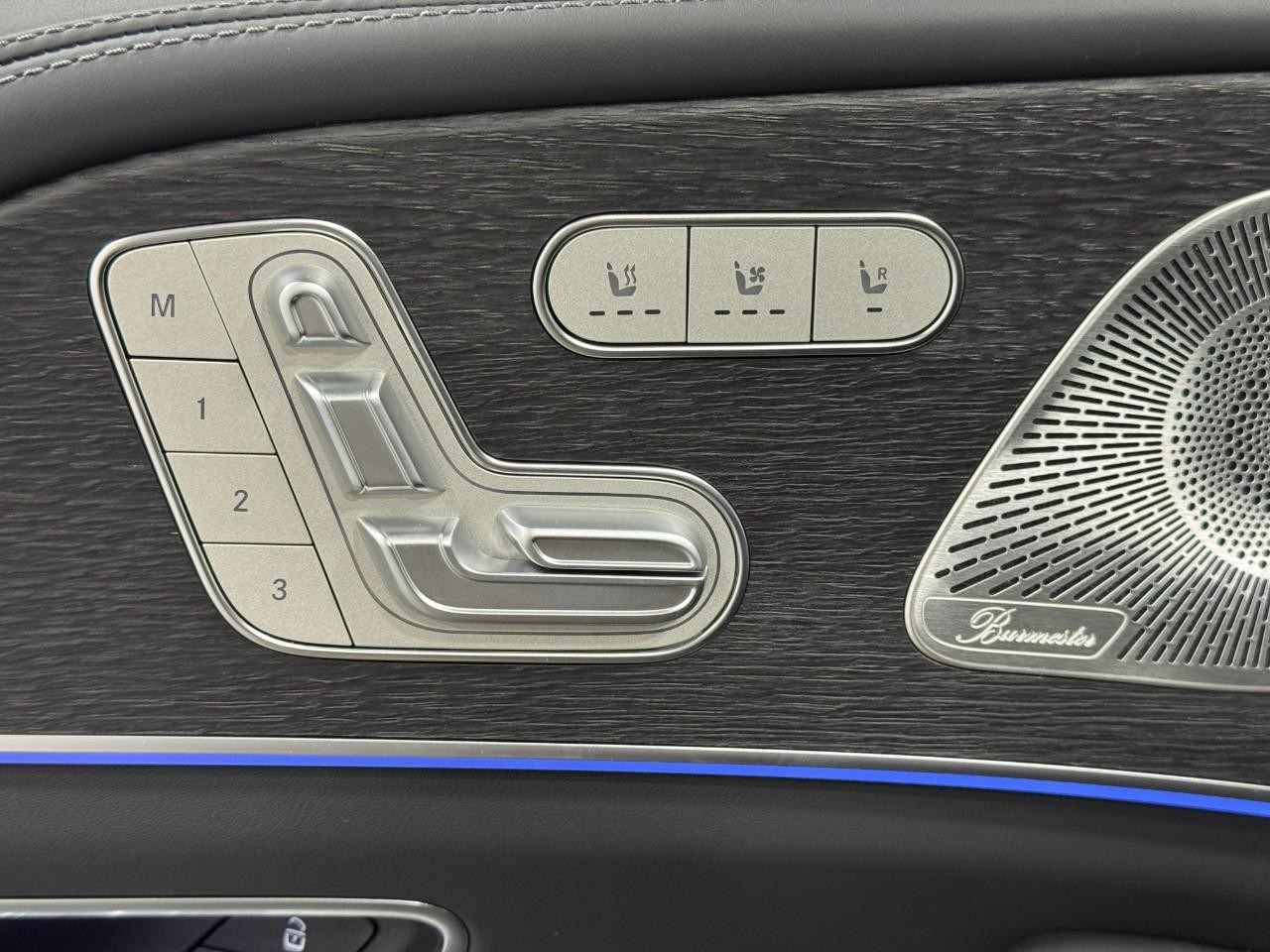 Mercedes-Benz GLE Vehicle Full-screen Gallery Image 25