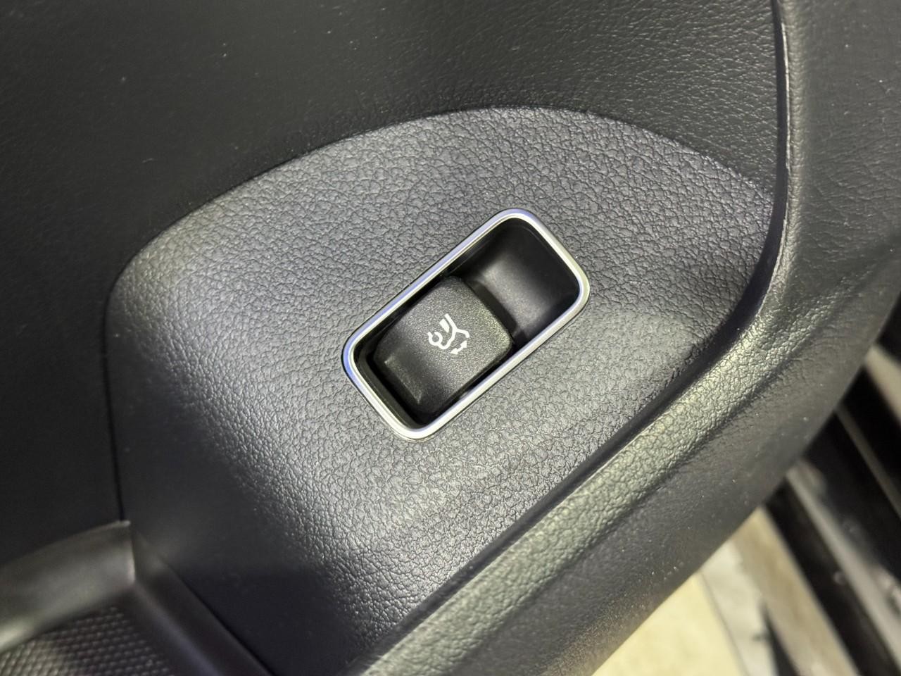 Mercedes-Benz GLE Vehicle Full-screen Gallery Image 28