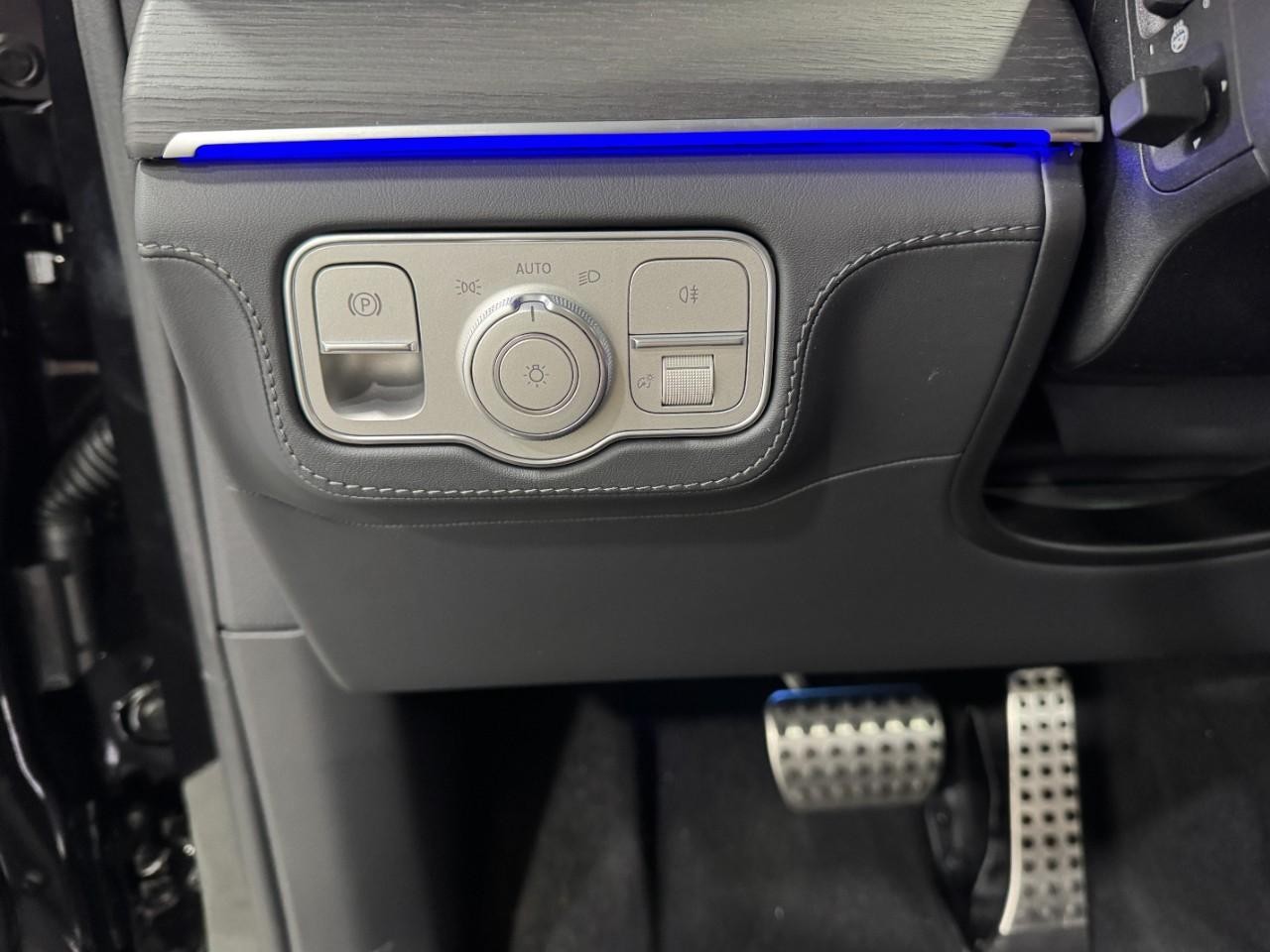 Mercedes-Benz GLE Vehicle Full-screen Gallery Image 31