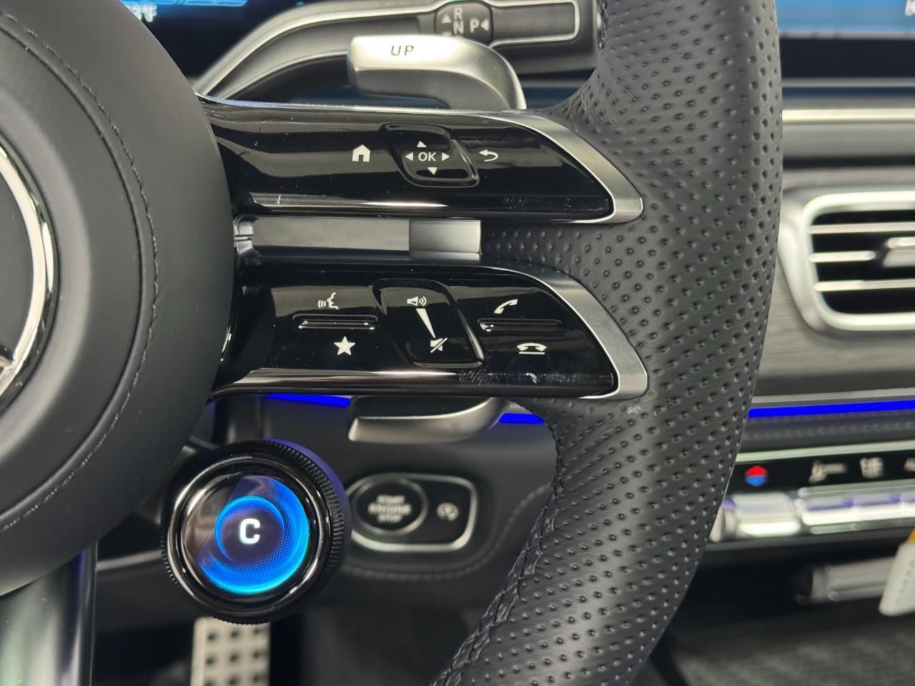 Mercedes-Benz GLE Vehicle Full-screen Gallery Image 33