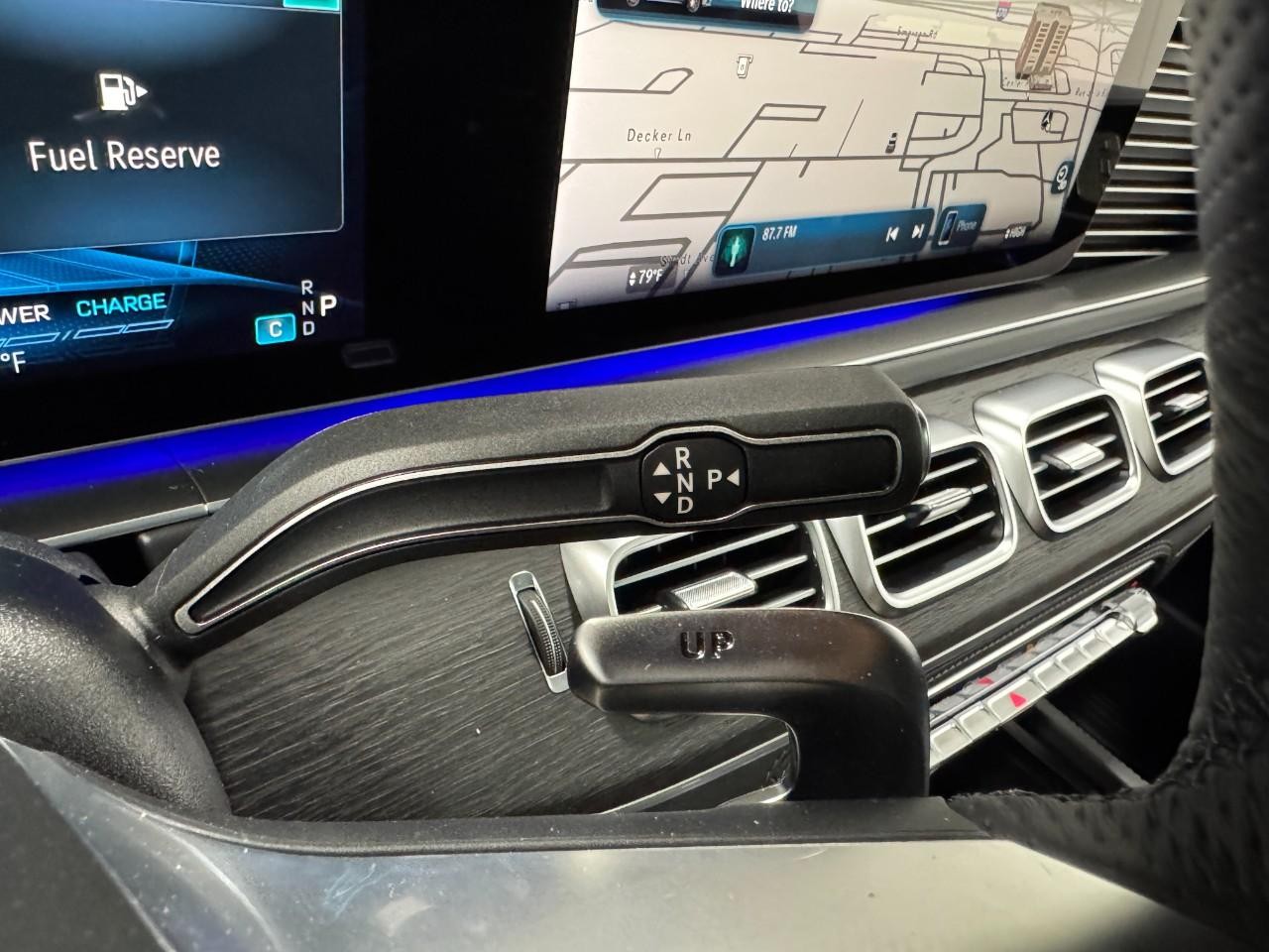 Mercedes-Benz GLE Vehicle Full-screen Gallery Image 35