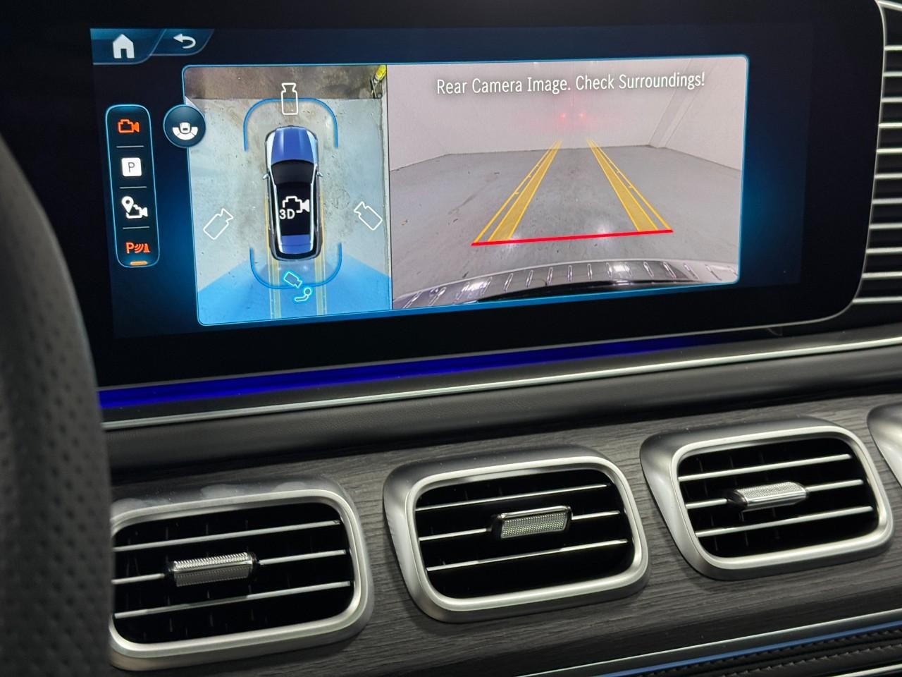 Mercedes-Benz GLE Vehicle Full-screen Gallery Image 36