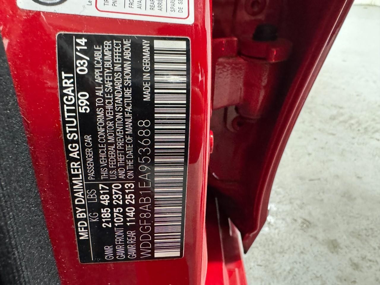 Mercedes-Benz C-Class Vehicle Full-screen Gallery Image 35