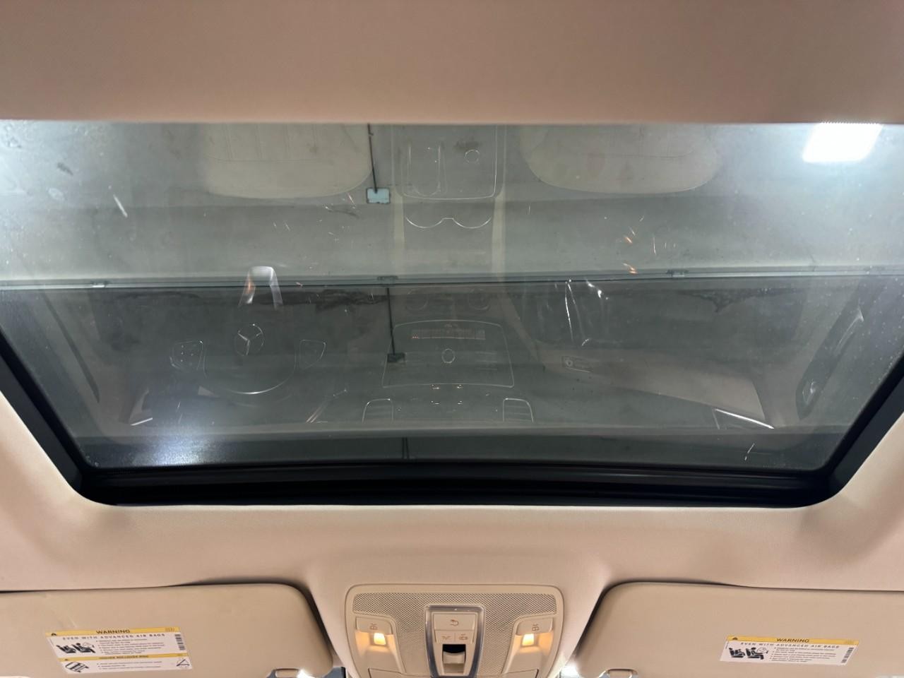 Mercedes-Benz GLE Vehicle Full-screen Gallery Image 11