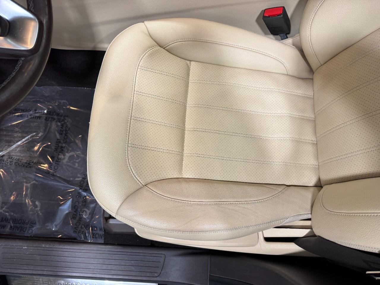 Mercedes-Benz GLE Vehicle Full-screen Gallery Image 27