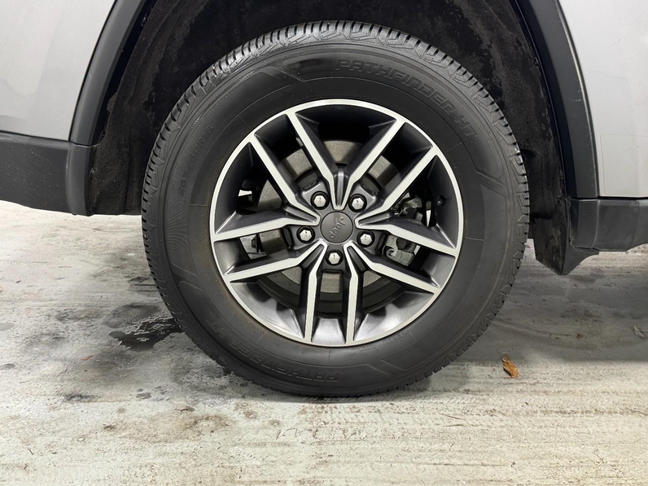 Jeep Grand Cherokee Vehicle Full-screen Gallery Image 5