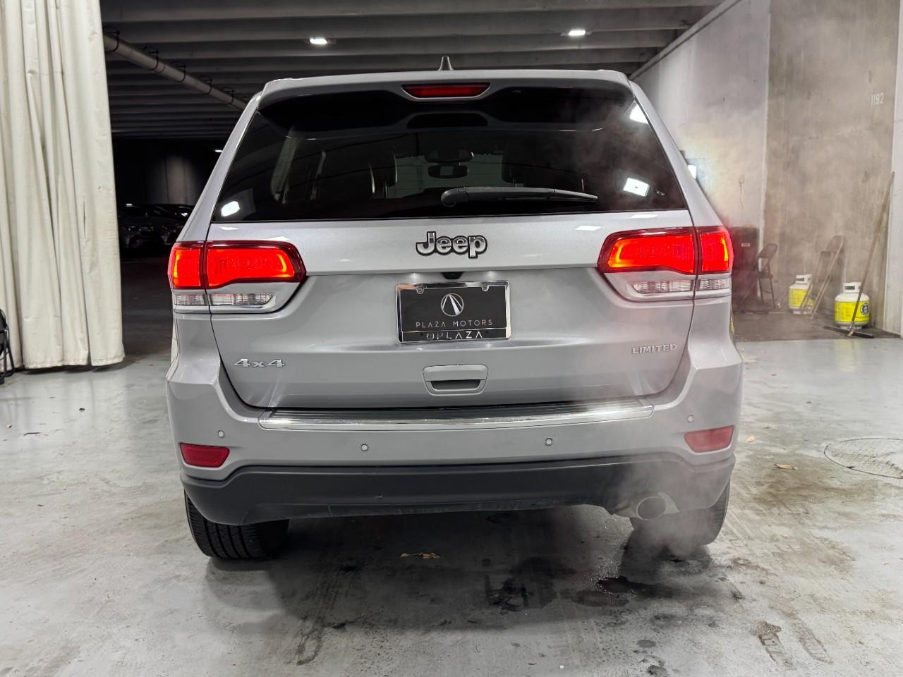 Jeep Grand Cherokee Vehicle Full-screen Gallery Image 9