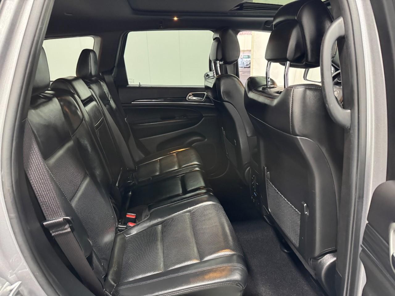 Jeep Grand Cherokee Vehicle Full-screen Gallery Image 10