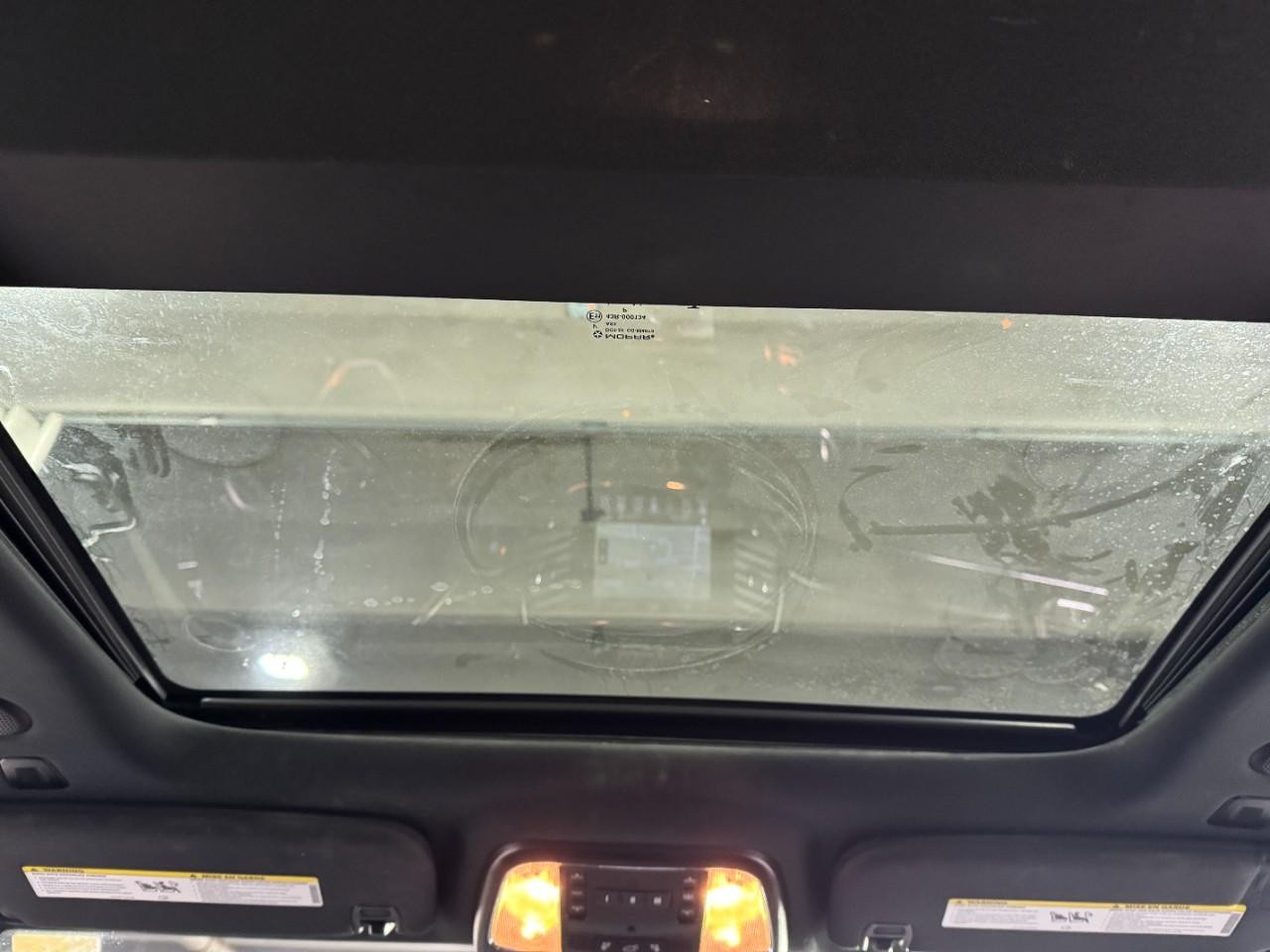 Jeep Grand Cherokee Vehicle Full-screen Gallery Image 12