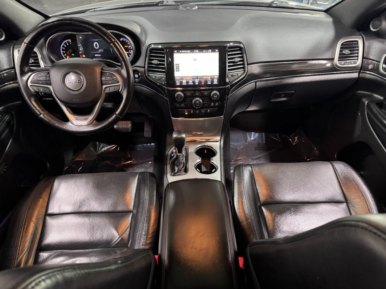 Jeep Grand Cherokee Vehicle Full-screen Gallery Image 13