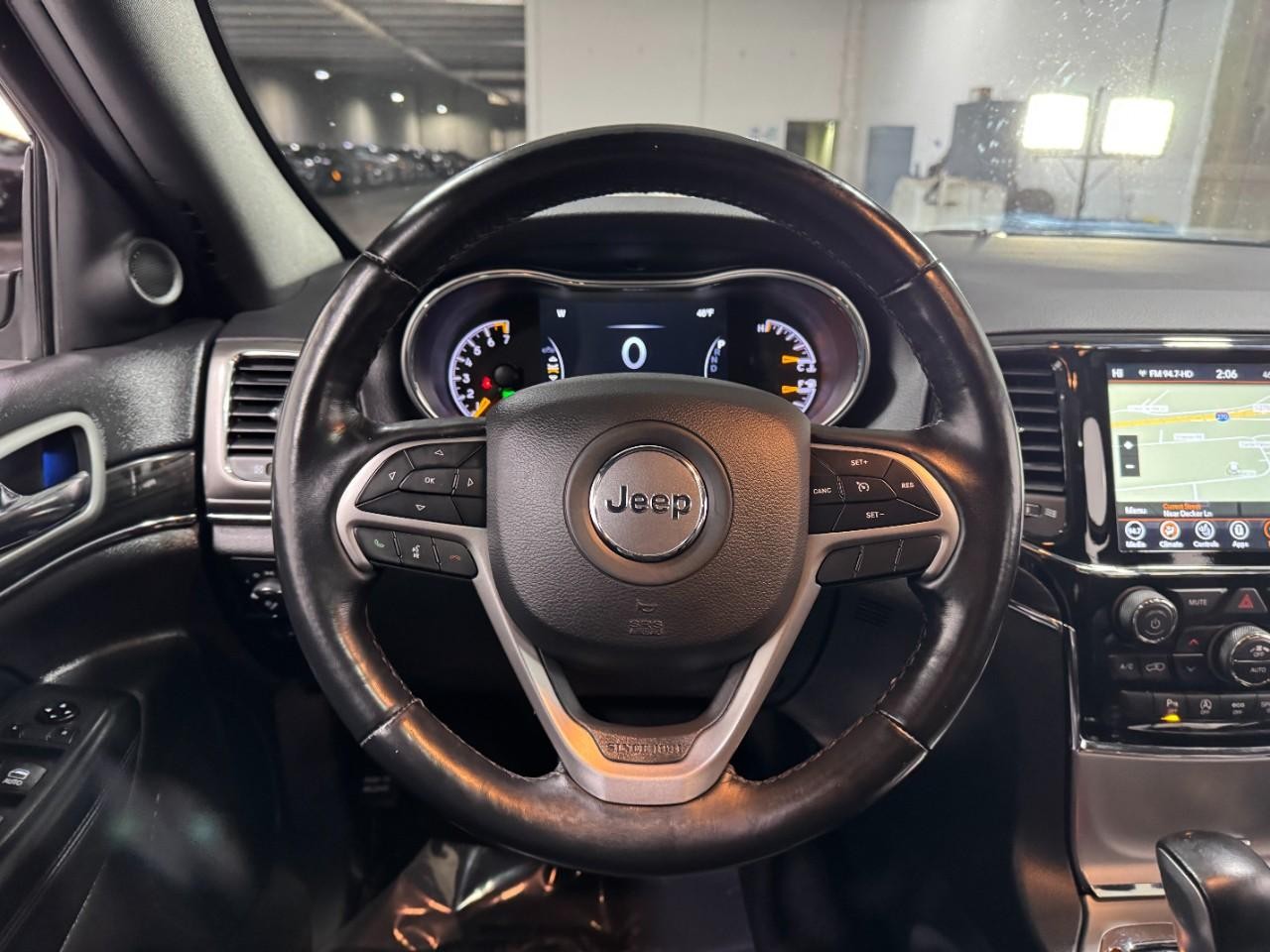 Jeep Grand Cherokee Vehicle Full-screen Gallery Image 14