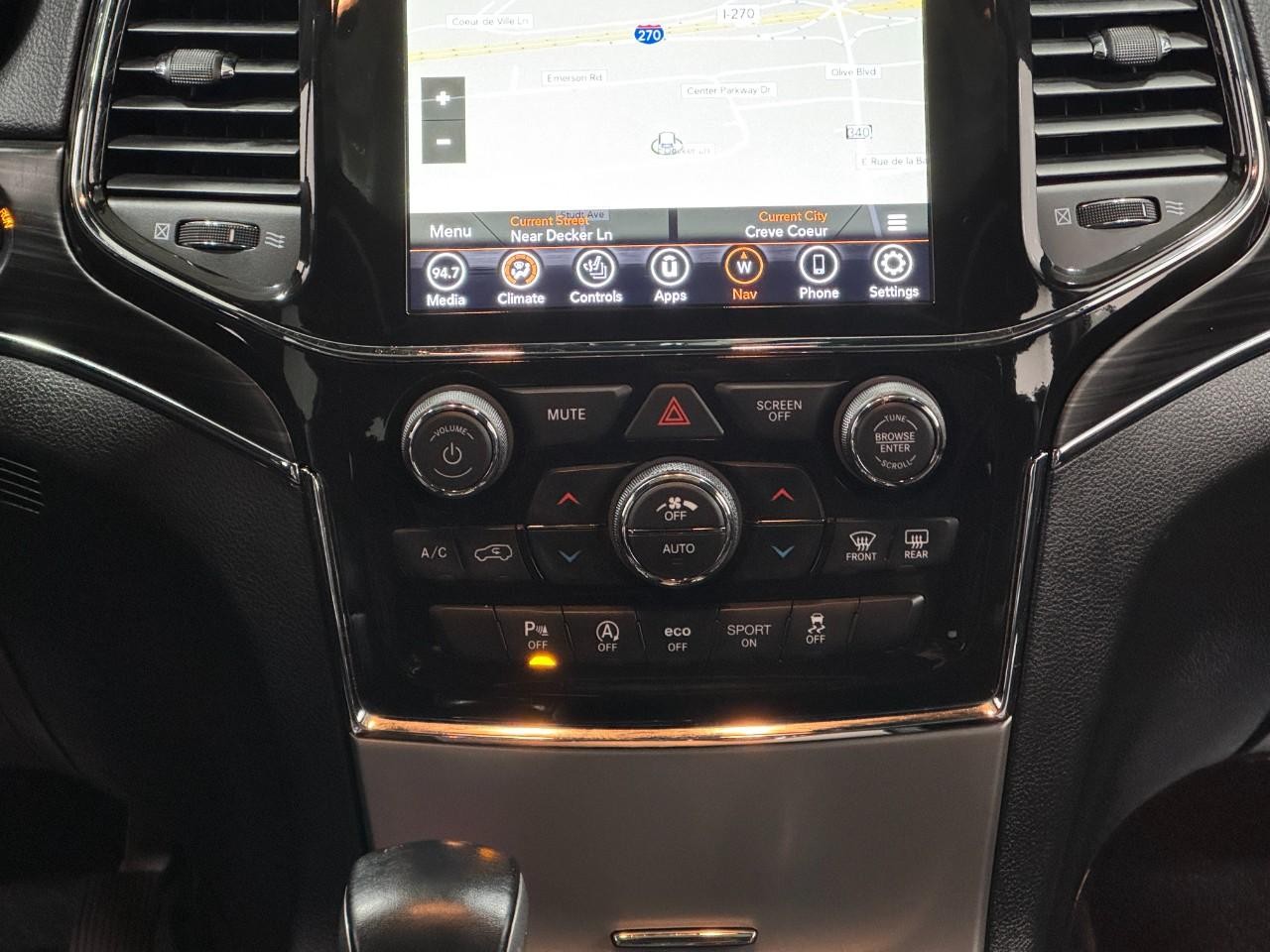 Jeep Grand Cherokee Vehicle Full-screen Gallery Image 15