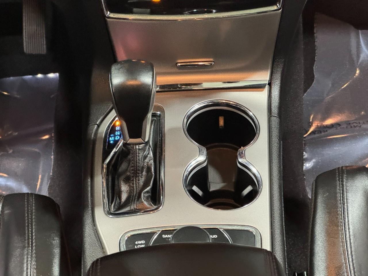 Jeep Grand Cherokee Vehicle Full-screen Gallery Image 16