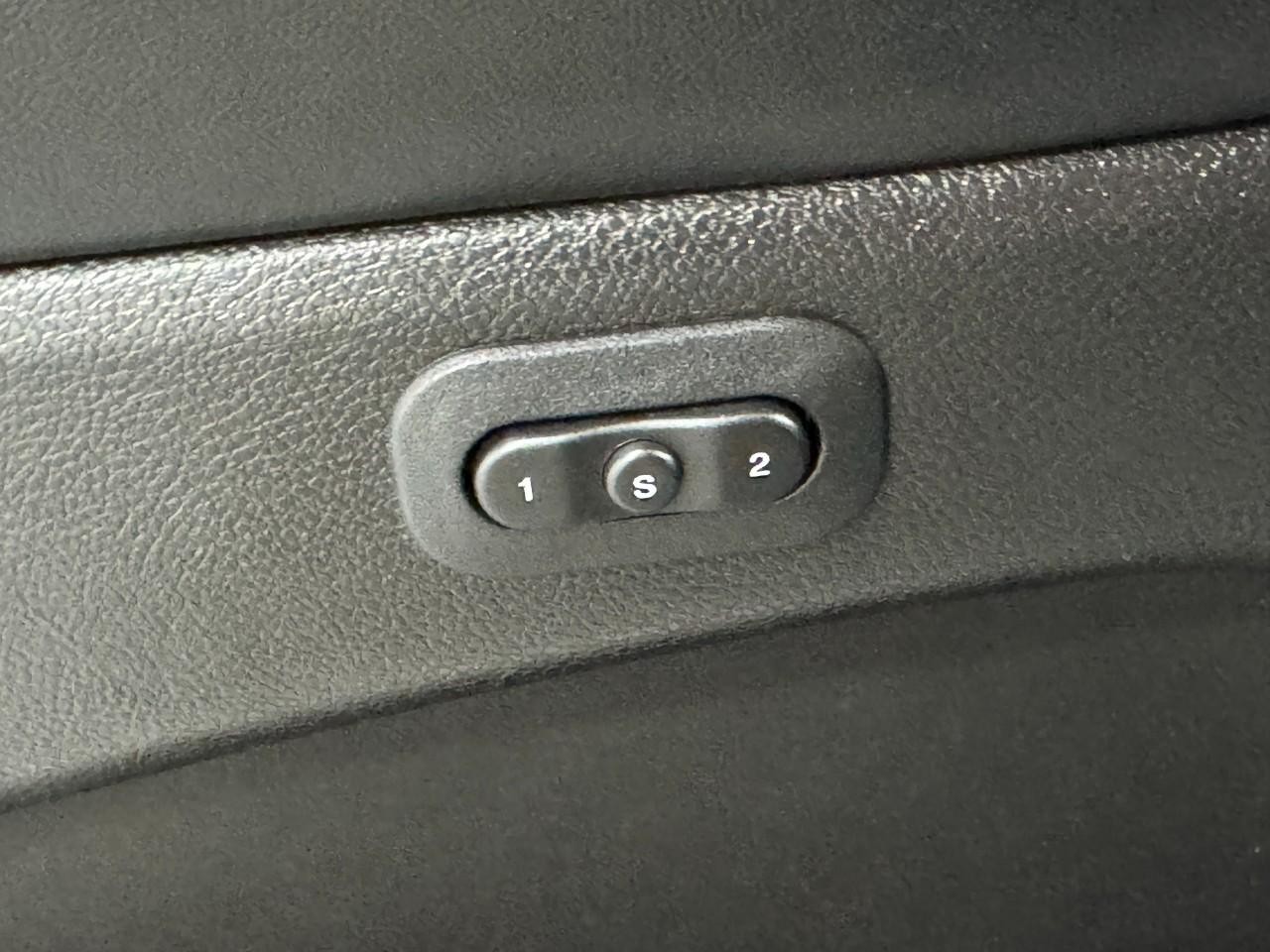 Jeep Grand Cherokee Vehicle Full-screen Gallery Image 23