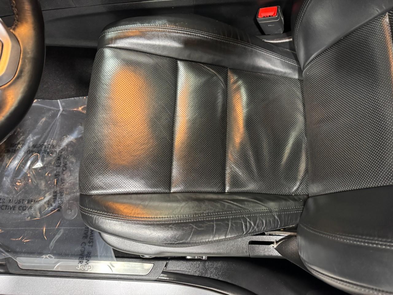 Jeep Grand Cherokee Vehicle Full-screen Gallery Image 25