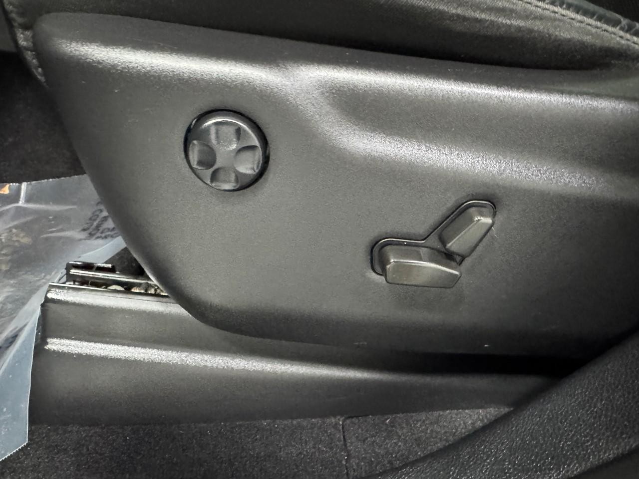 Jeep Grand Cherokee Vehicle Full-screen Gallery Image 26