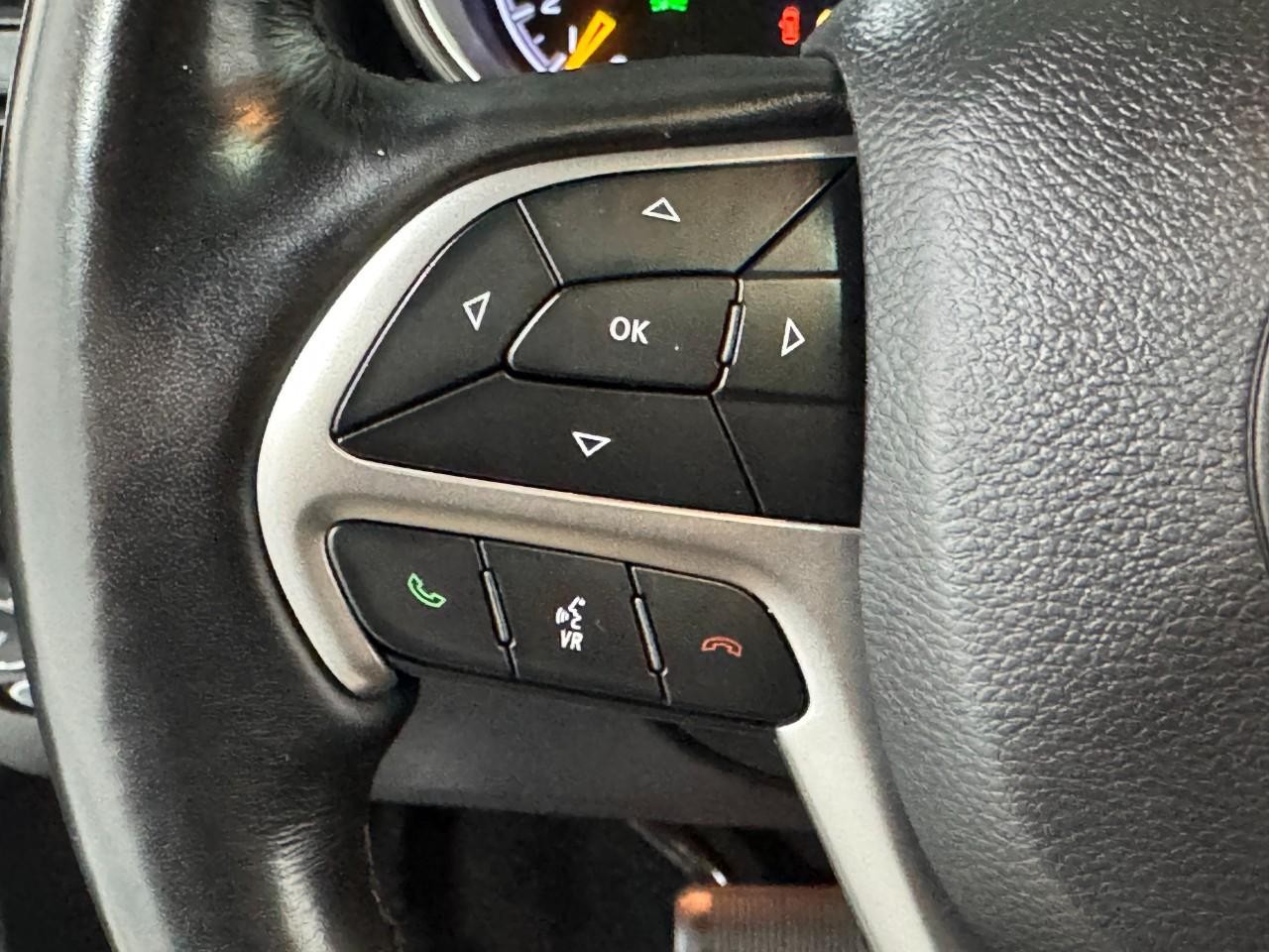 Jeep Grand Cherokee Vehicle Full-screen Gallery Image 28