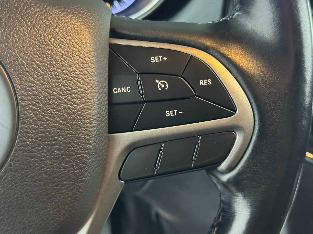 Jeep Grand Cherokee Vehicle Full-screen Gallery Image 29