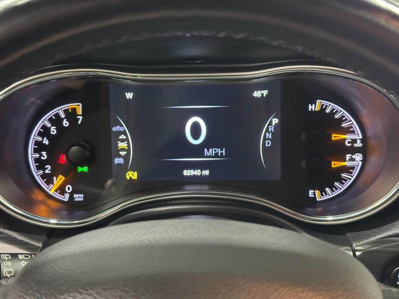 Jeep Grand Cherokee Vehicle Full-screen Gallery Image 30