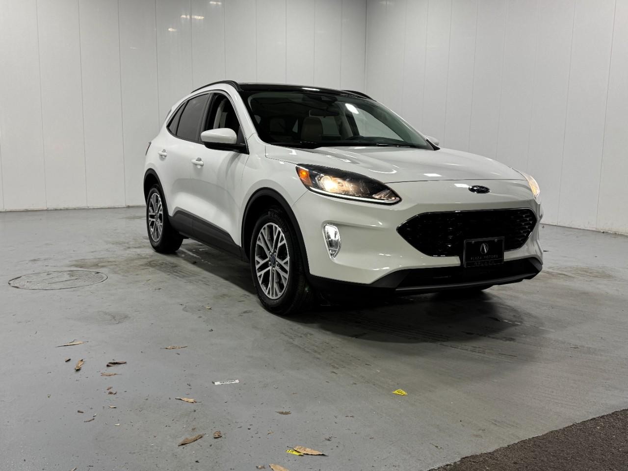 Ford Escape Vehicle Full-screen Gallery Image 6