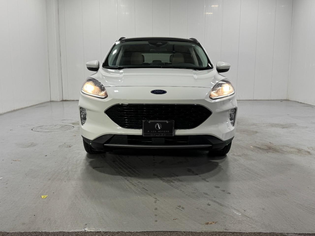 Ford Escape Vehicle Full-screen Gallery Image 7