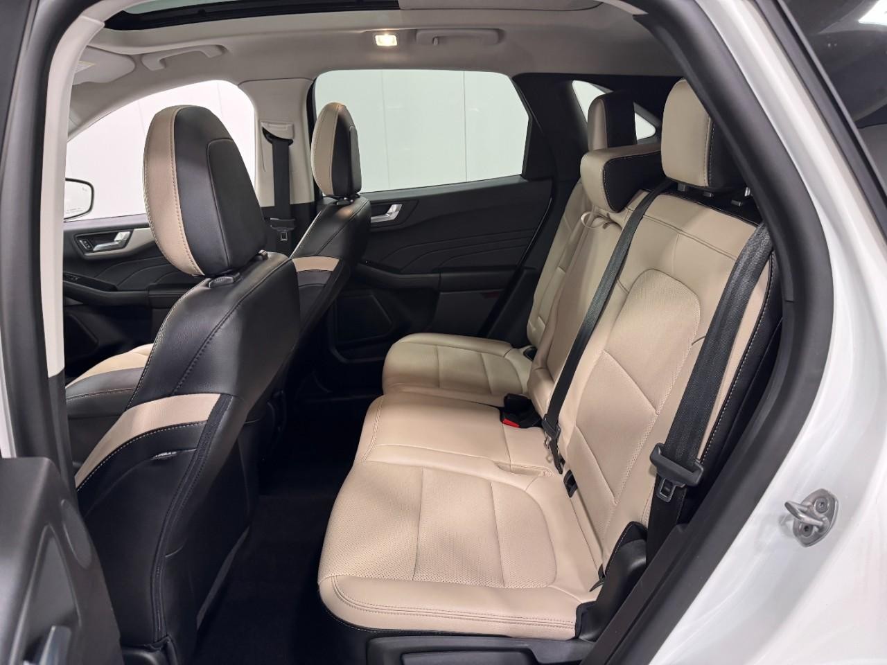 Ford Escape Vehicle Full-screen Gallery Image 8