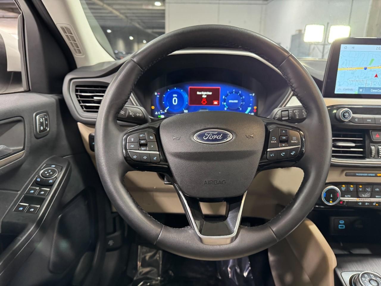 Ford Escape Vehicle Full-screen Gallery Image 13