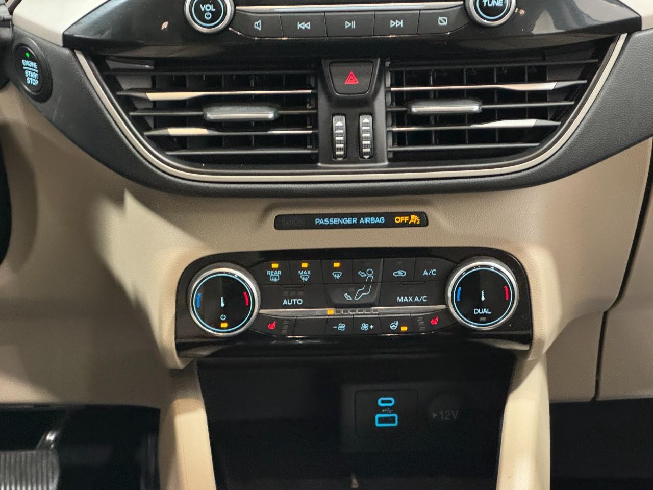 Ford Escape Vehicle Full-screen Gallery Image 15