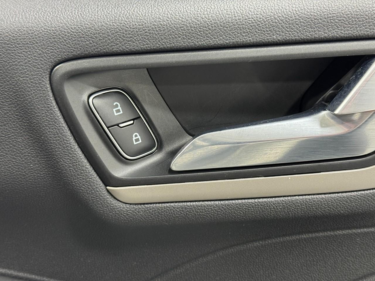 Ford Escape Vehicle Full-screen Gallery Image 21