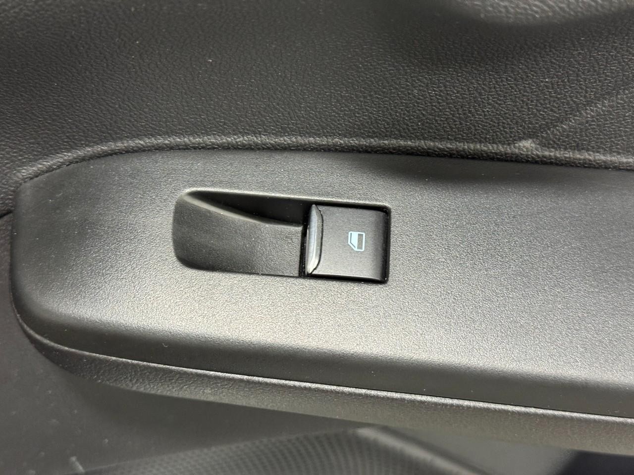 Ford Escape Vehicle Full-screen Gallery Image 22