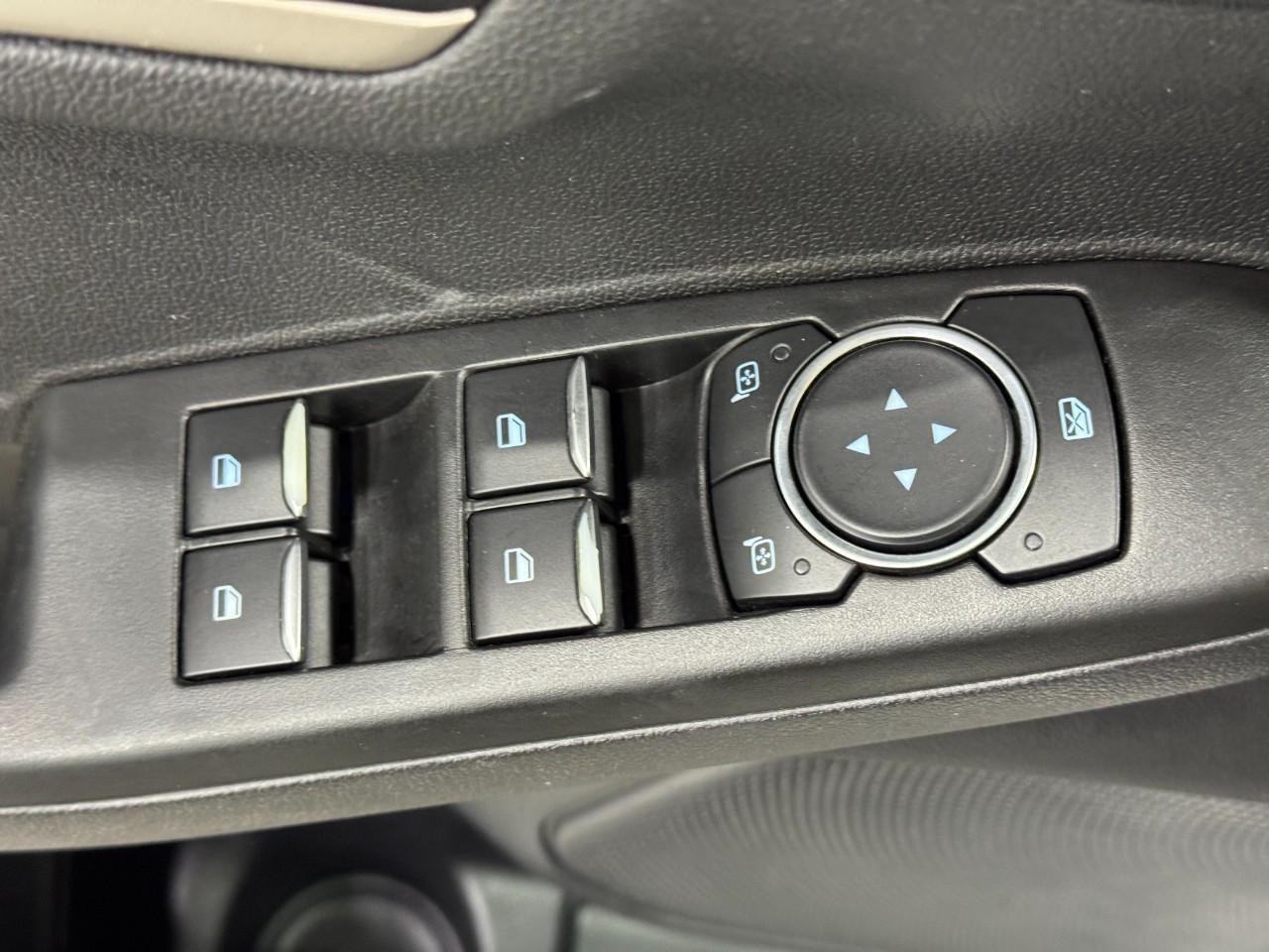 Ford Escape Vehicle Full-screen Gallery Image 24